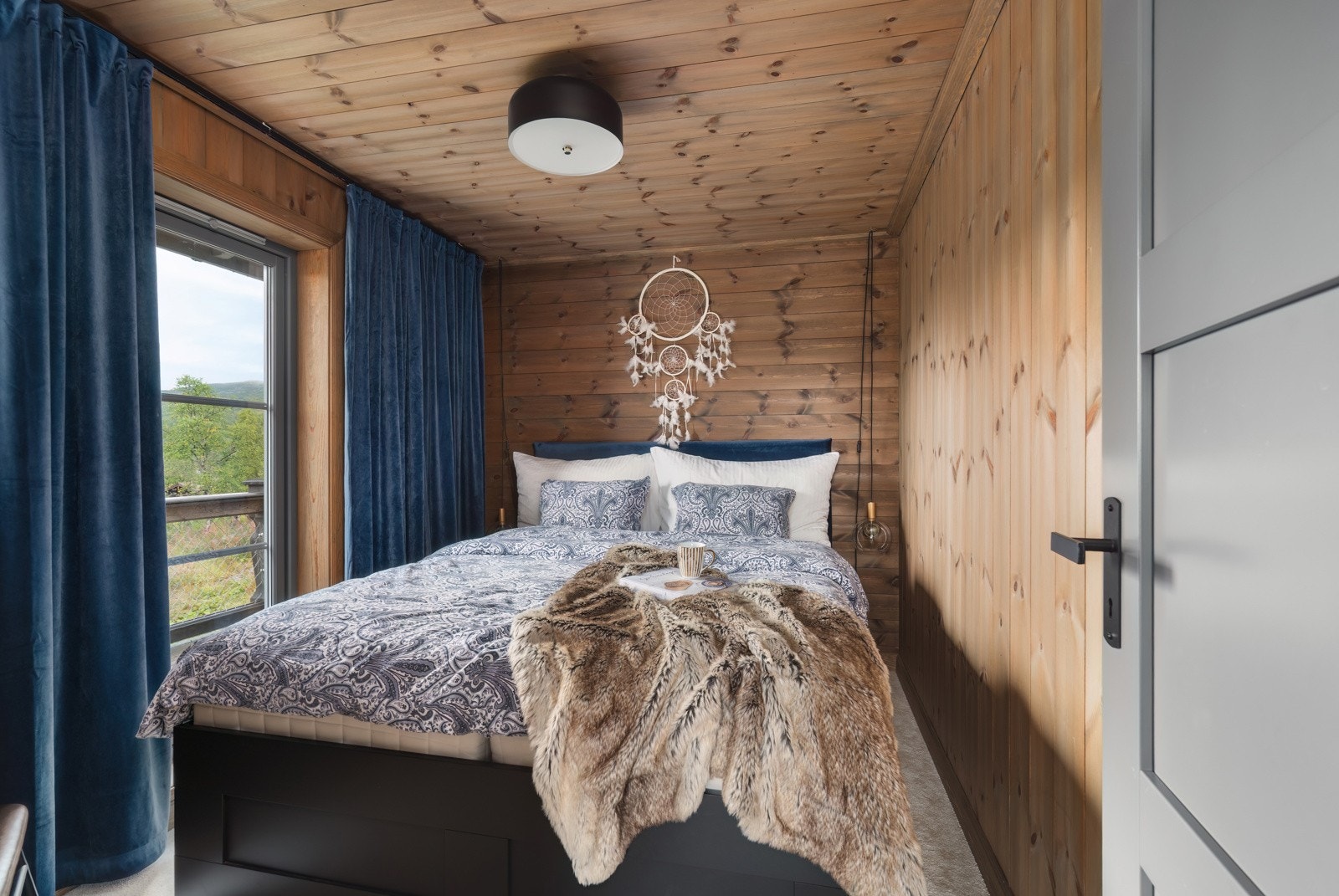 Hytta har totalt 4 soverom i tillegg til hems. Galleribilde