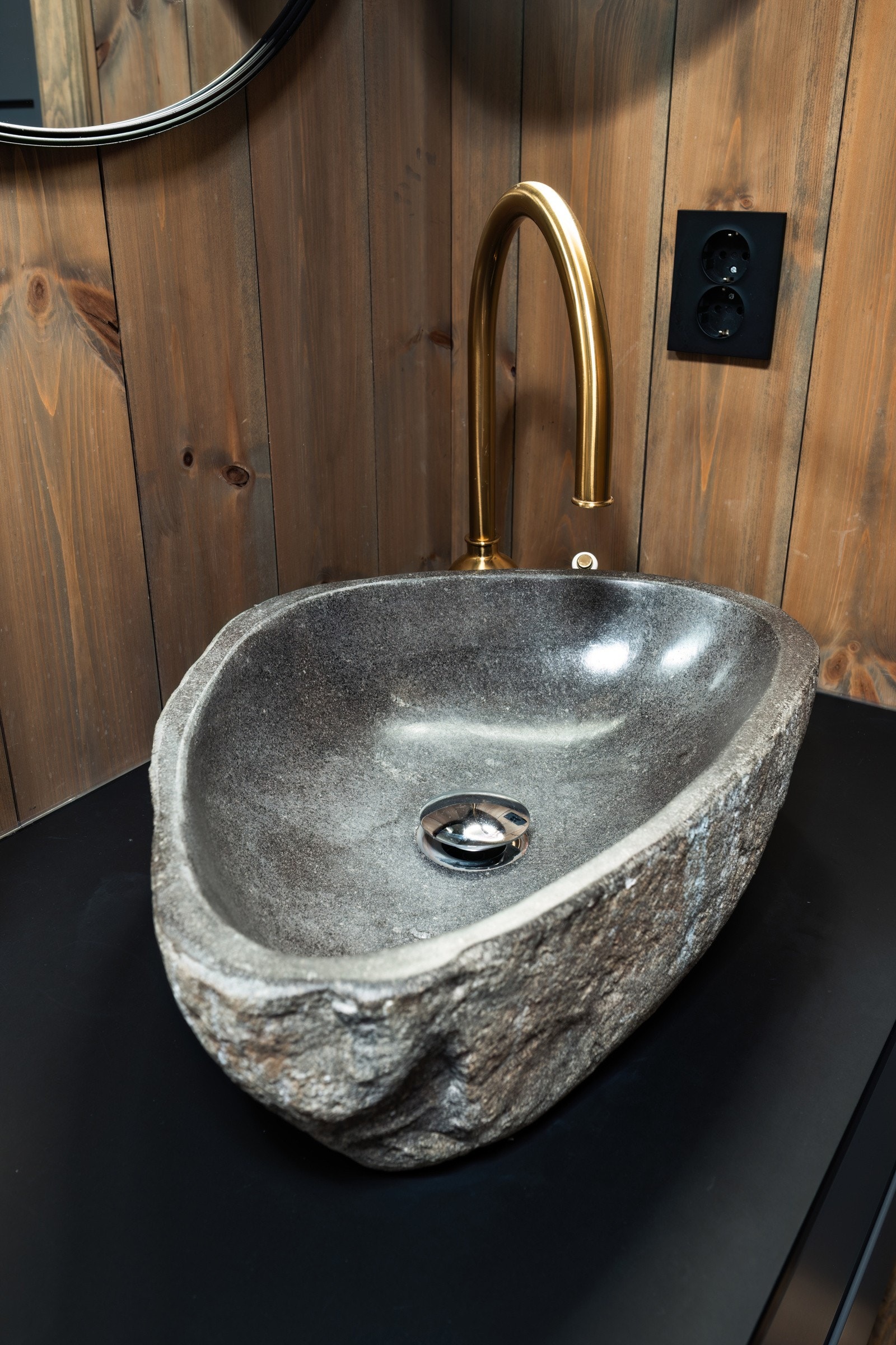 Lekker steinvask og messing armatur. Galleribilde