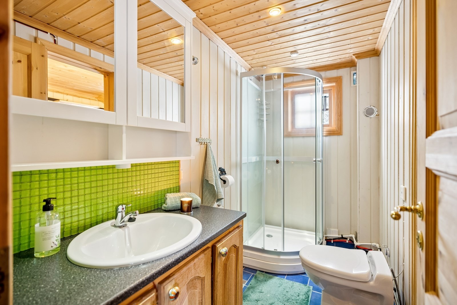 Det er ikke innlagt vann og avløp i hytta. Galleribilde