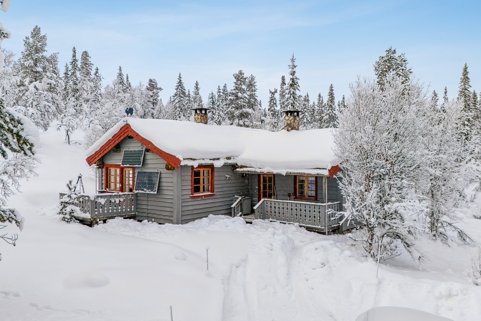 Hytta ligger usjenert til med naturen som nærmeste nabo. Galleribilde
