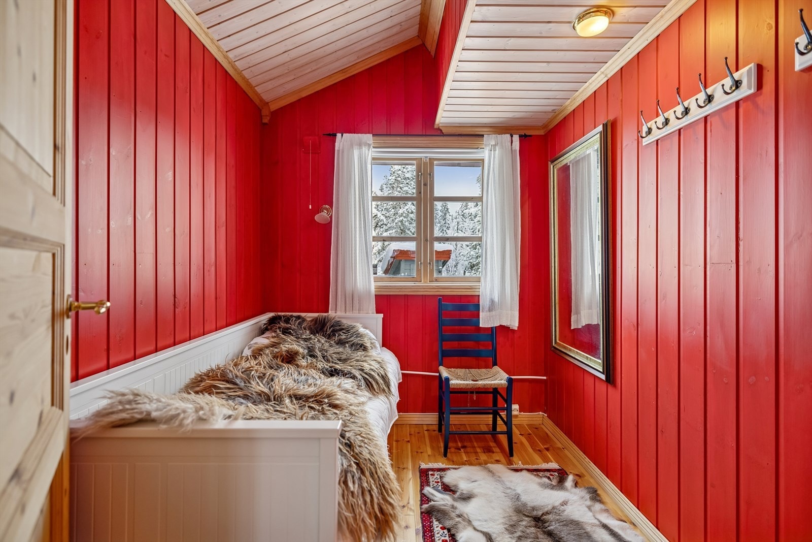 Hytta har ytterligere to soverom, ideelt for gjester eller familie. Galleribilde