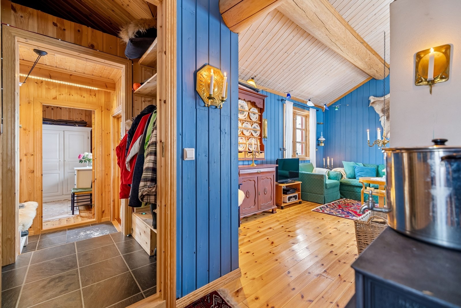 Entréen har god plass til sko og yttertøy. Galleribilde