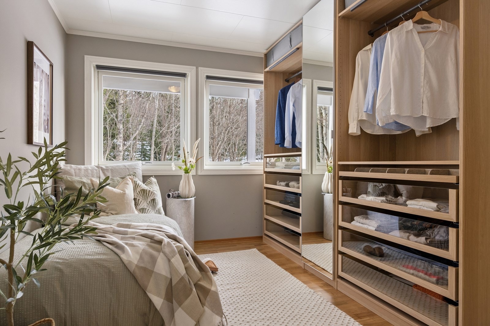 Det andre soverommet egner seg godt som barnerom, gjesterom eller kontor. Plass til god garderobeløsning. Galleribilde