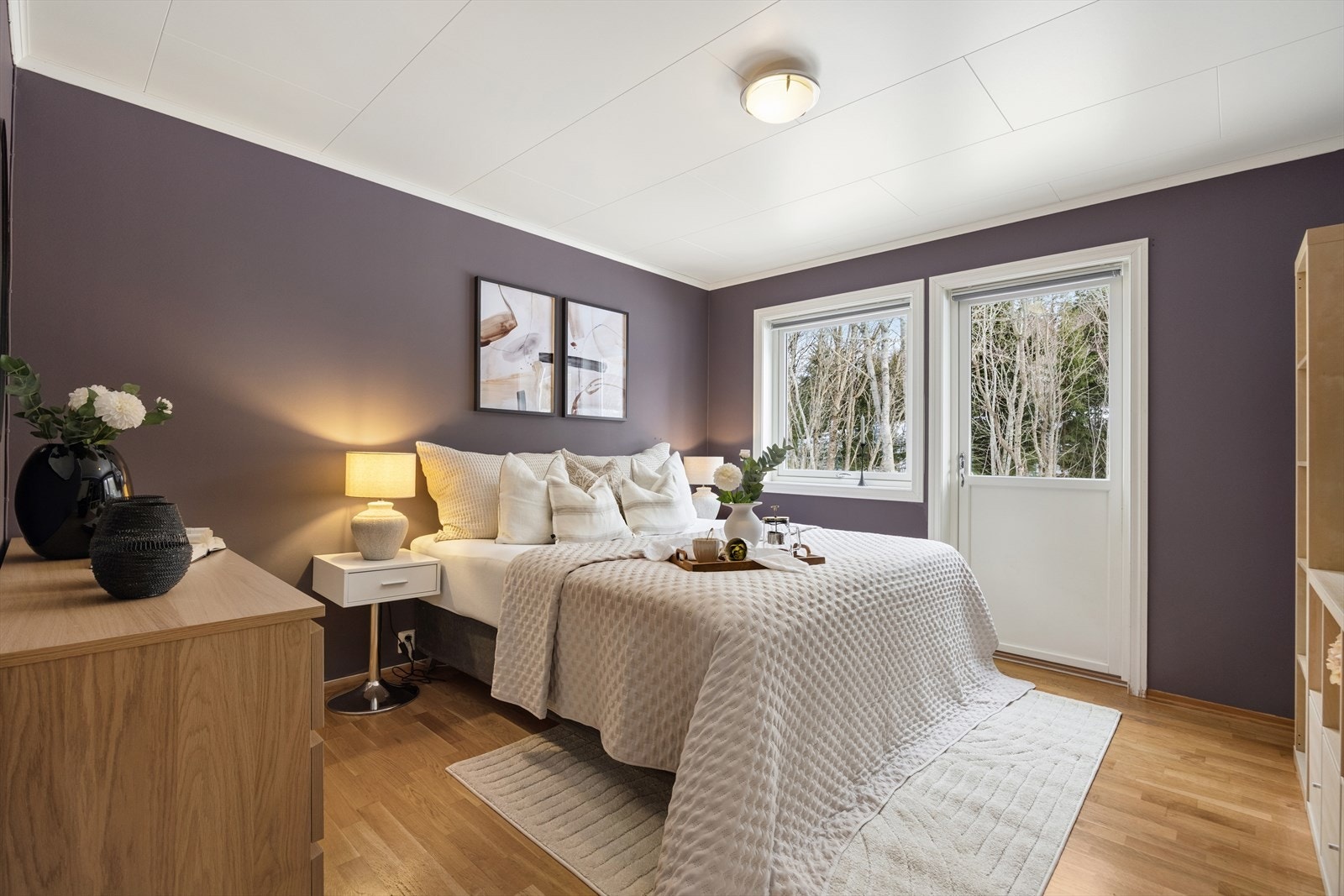 Alle soverommene har parkett på gulvet og er praktisk samlet i første etasje. Galleribilde