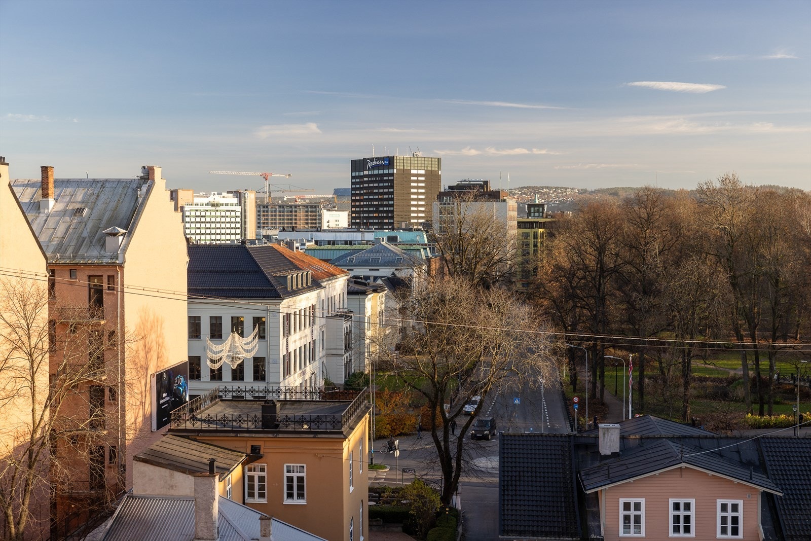 Utsikt fra takterrassen mot Slottsparken Galleribilde