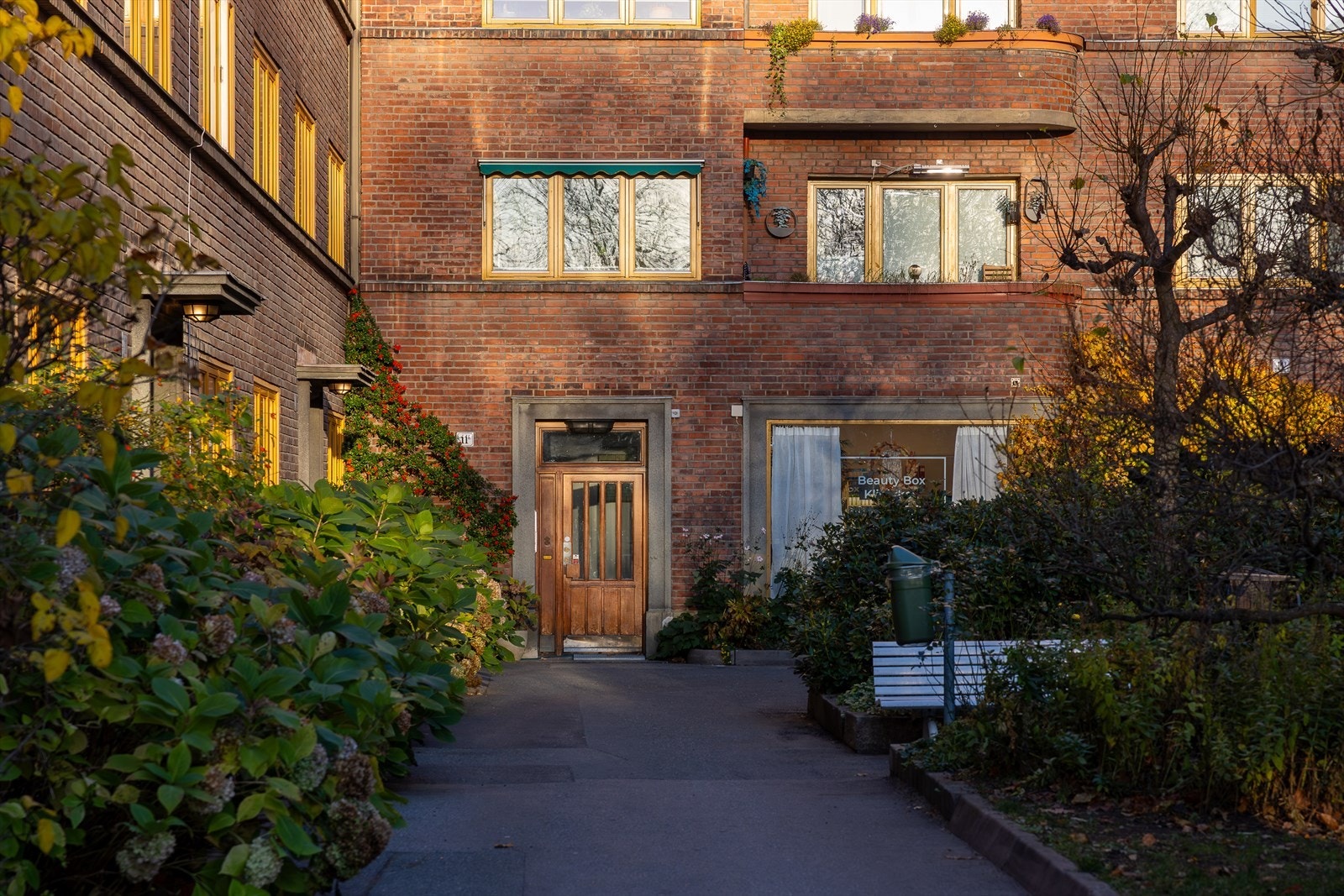 Bakgård Galleribilde