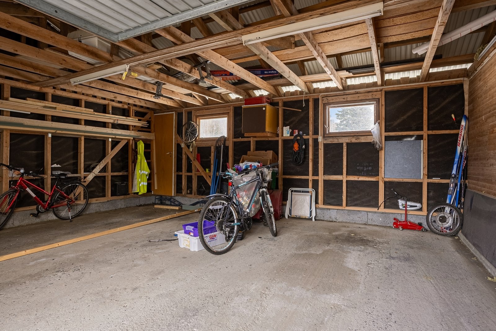 Romslig garasje! Galleribilde