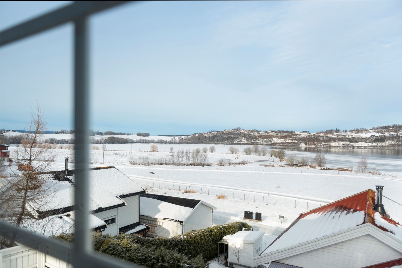 Boligen har fantastisk beliggenhet med utsikt over Eidsbotn, Nesset og Levanger by. Galleribilde