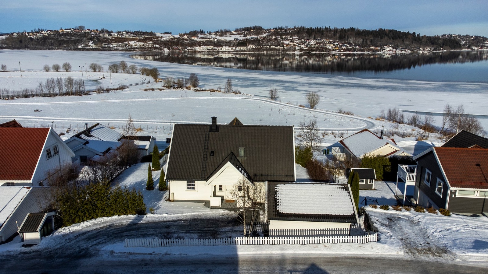 Flott sjønær beliggenhet. Galleribilde