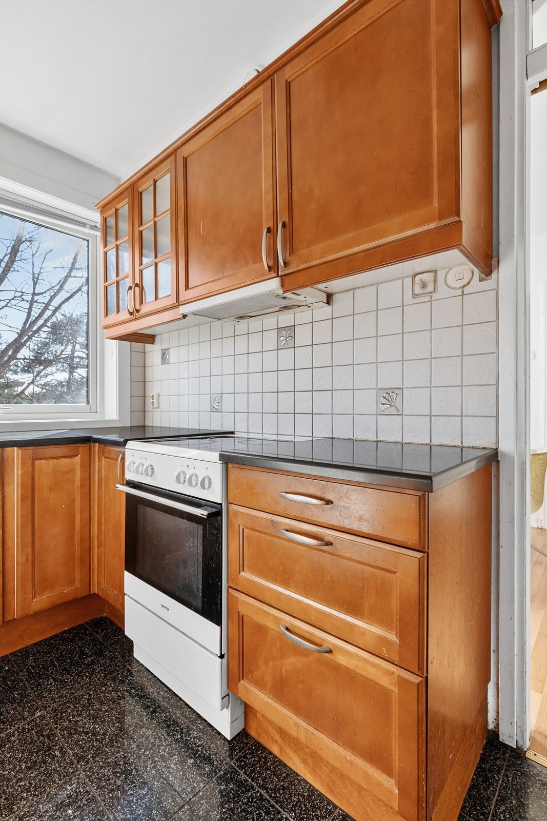 Det er avtrekk over kokeplassen via et mekanisk avtrekksanlegg. Galleribilde