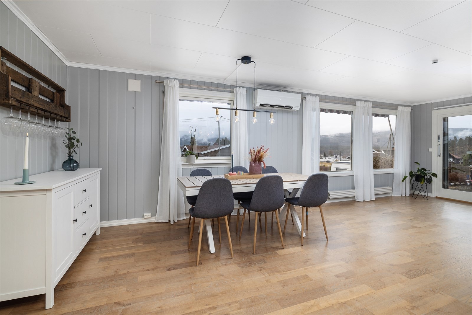 Her bor du med gang- og sykkelvei til Jevnaker sentrum, skoler og barnehager. Galleribilde