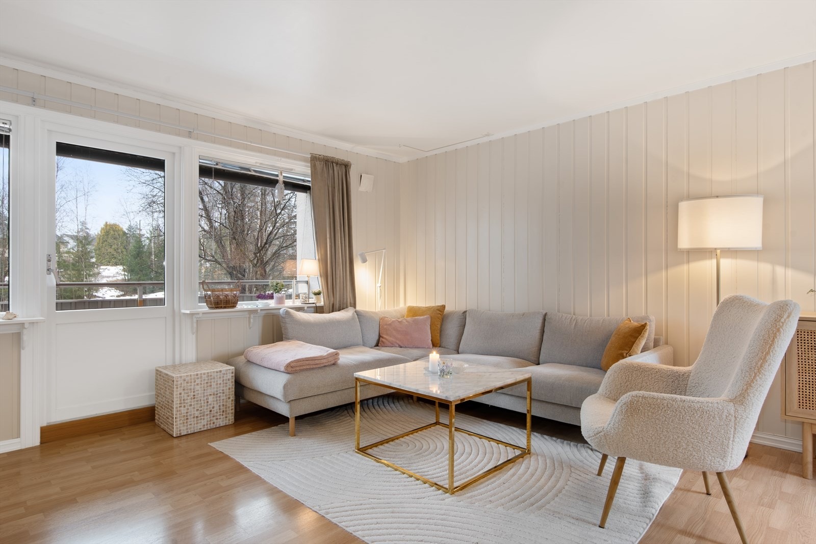 God plass for stor sofa. Galleribilde