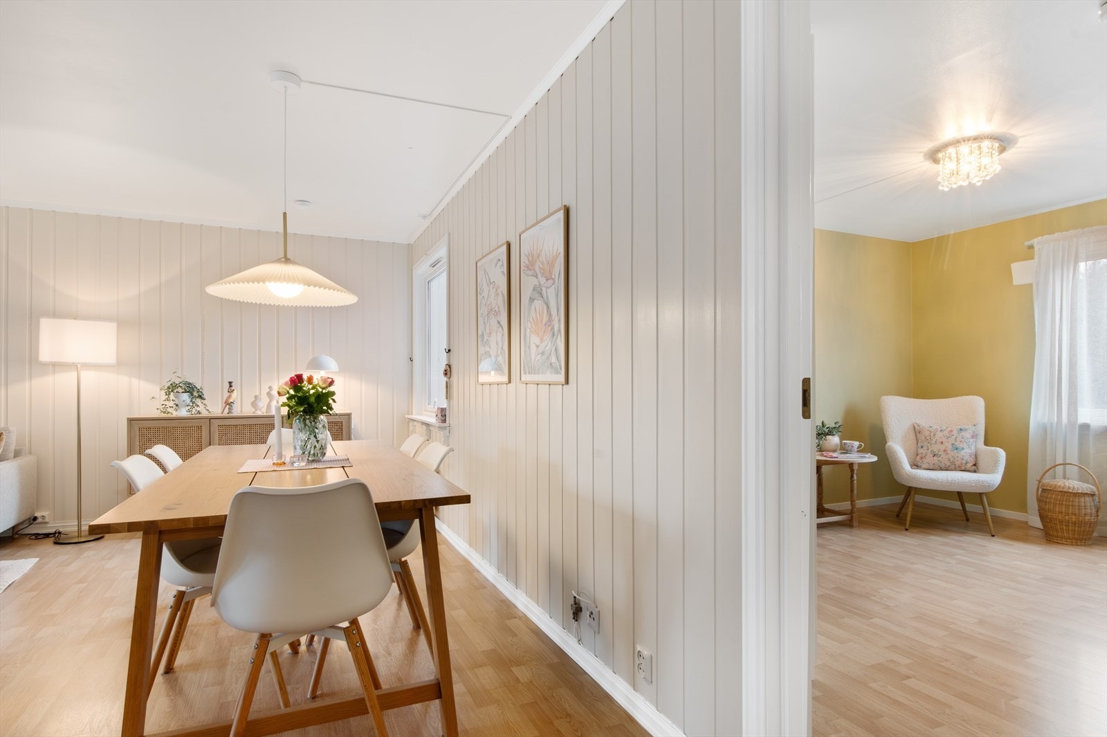 Fra stuen er det inngang til det største soverommet. Galleribilde