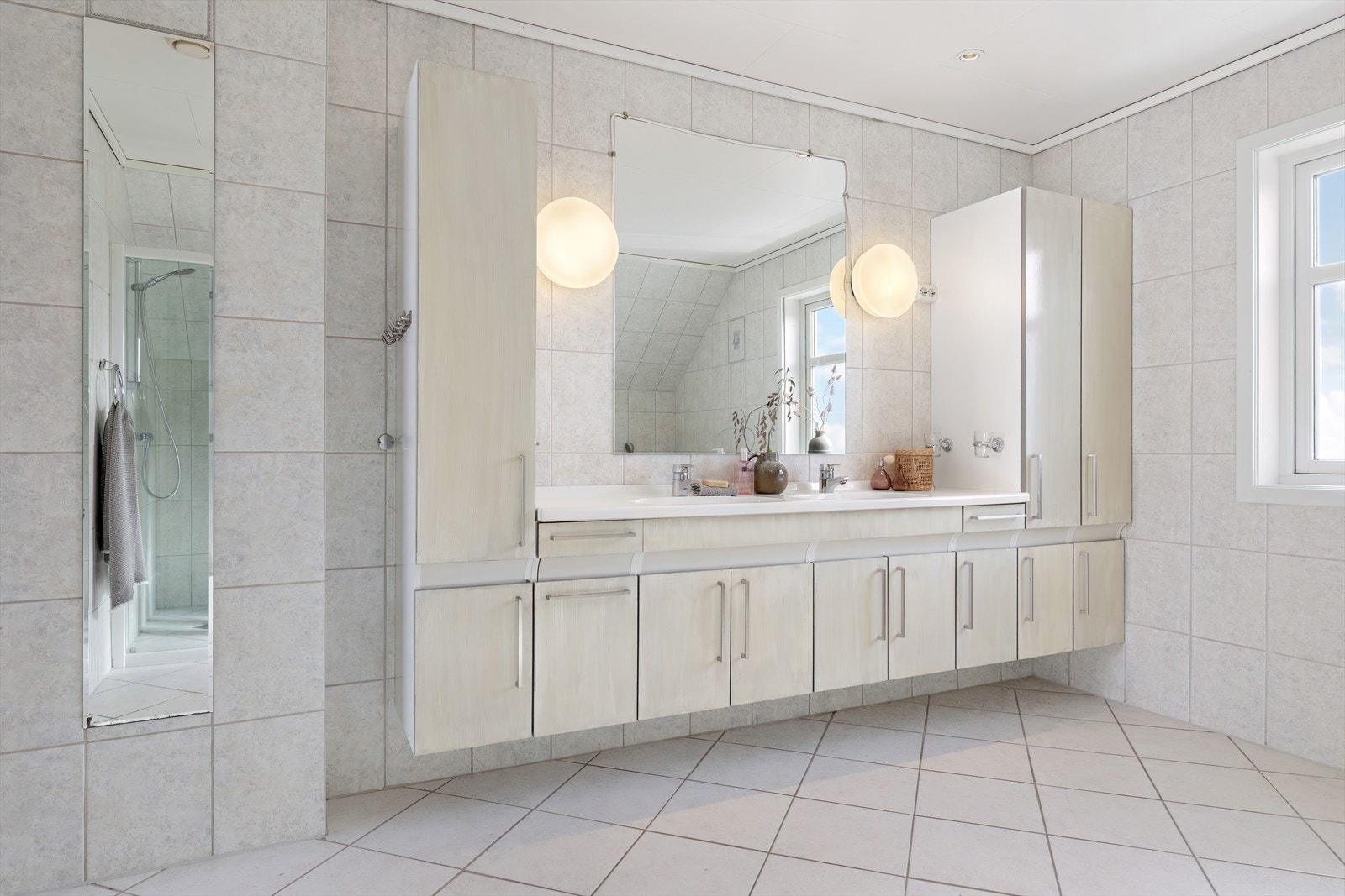 Bad 2.etg. - dobbelt servant Galleribilde