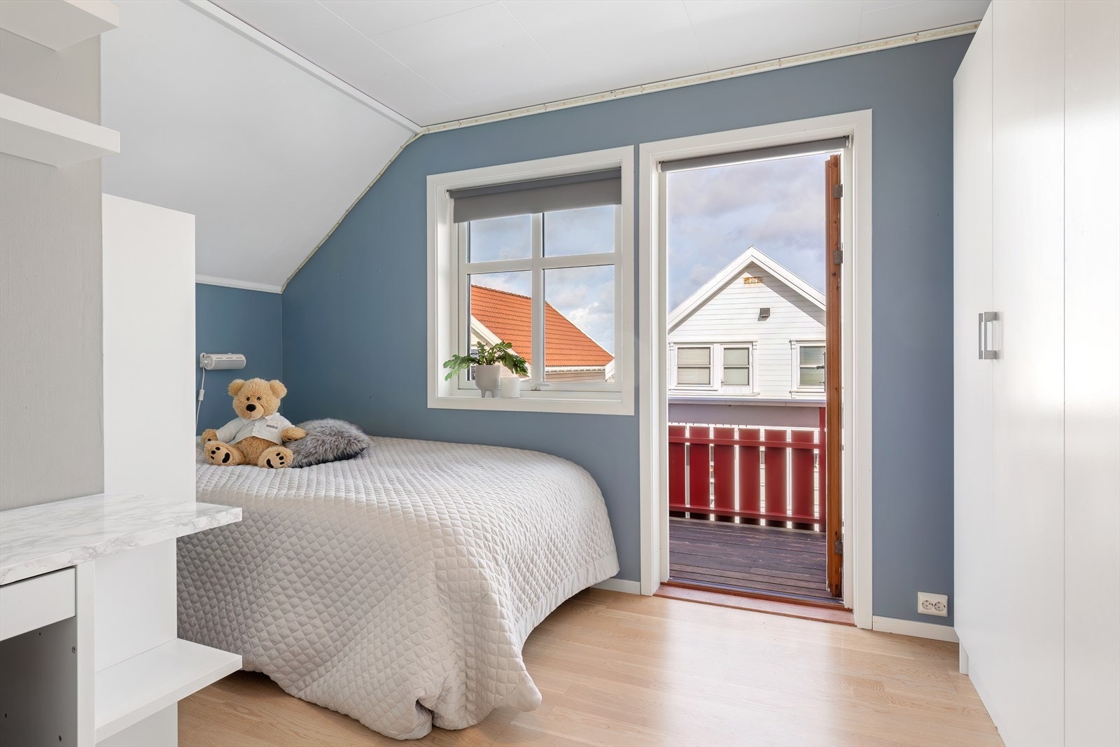 Soverom 2 - utgang til veranda Galleribilde