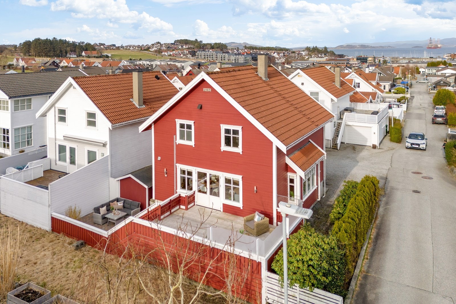 Fasade - boligen har en rolig og barnevennlig beliggenhet Galleribilde