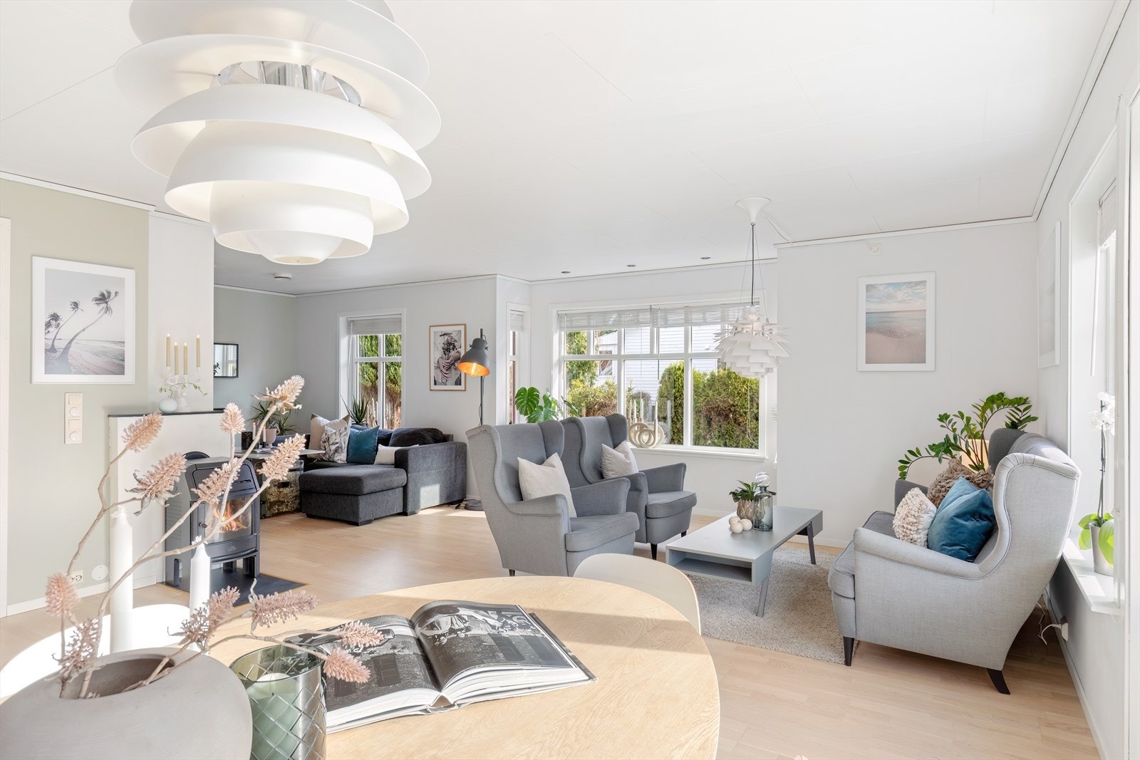 Stue - romslig med flere innredningsmuligheter Galleribilde