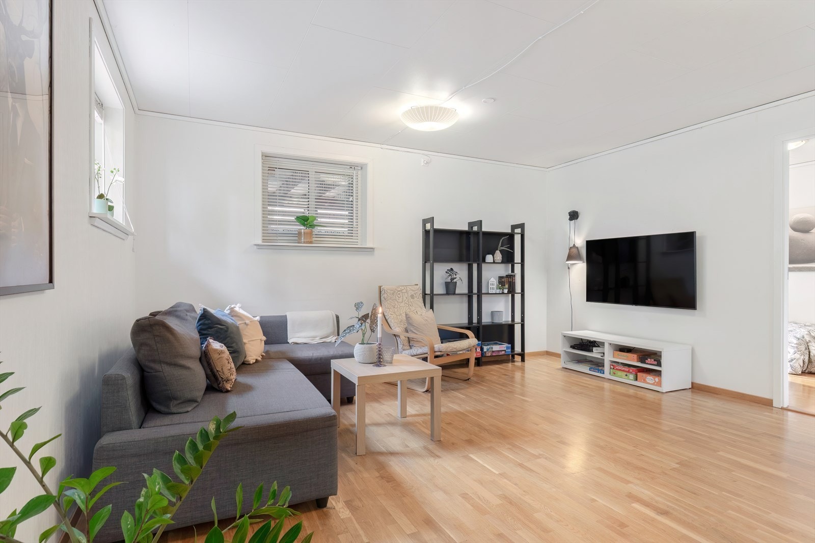 Stue kjeller - god takhøyde Galleribilde