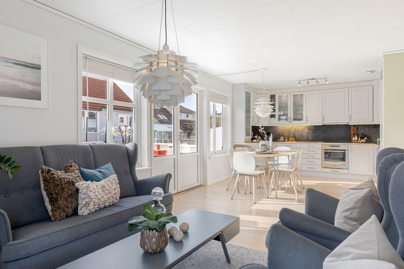 Stue - åpen løsning mot kjøkken Galleribilde