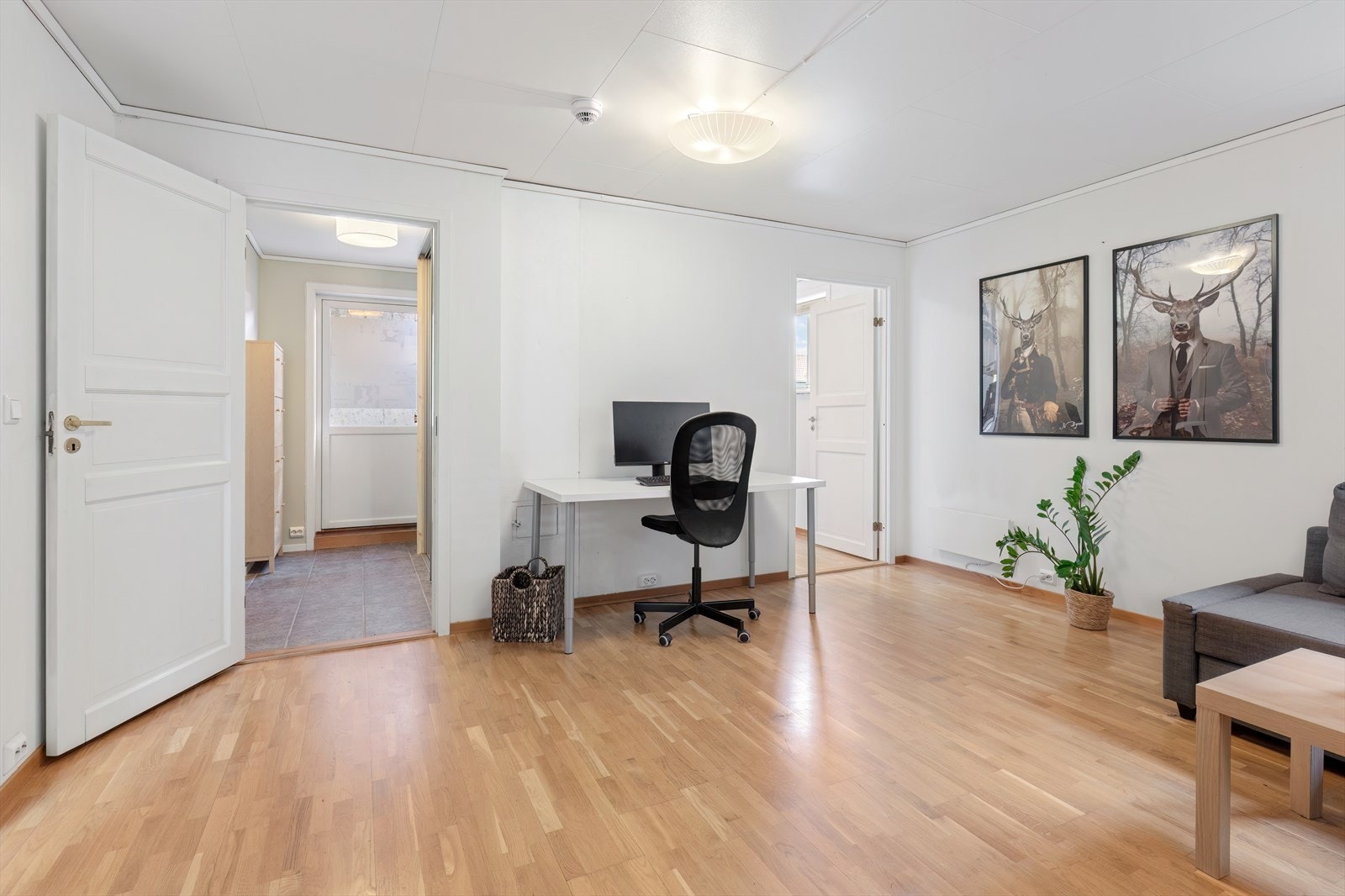 Stue kjeller Galleribilde