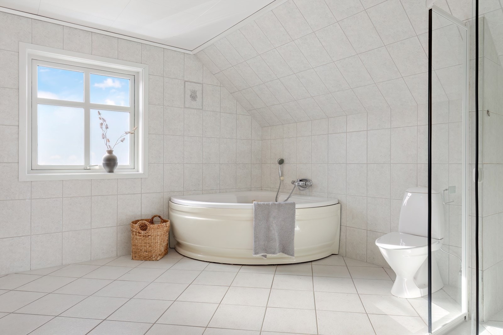 Bad 2.etg. - flislagt med varmekabler Galleribilde