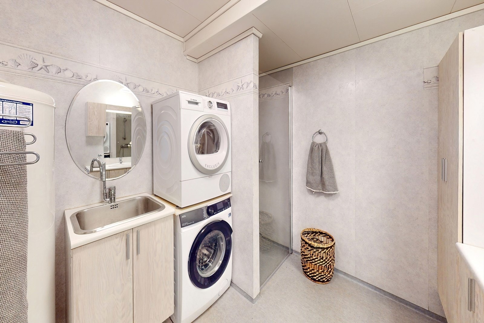 Bad kjeller - opplegg for vaskemaskin Galleribilde