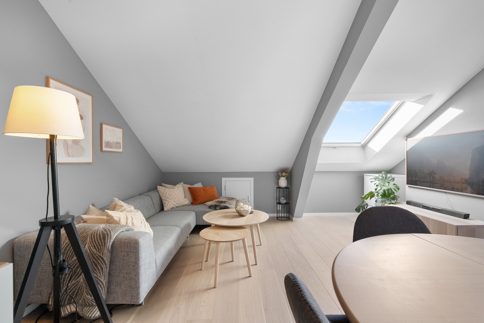 Leiligheten har et gulvareal på totalt ca. 61m². Galleribilde