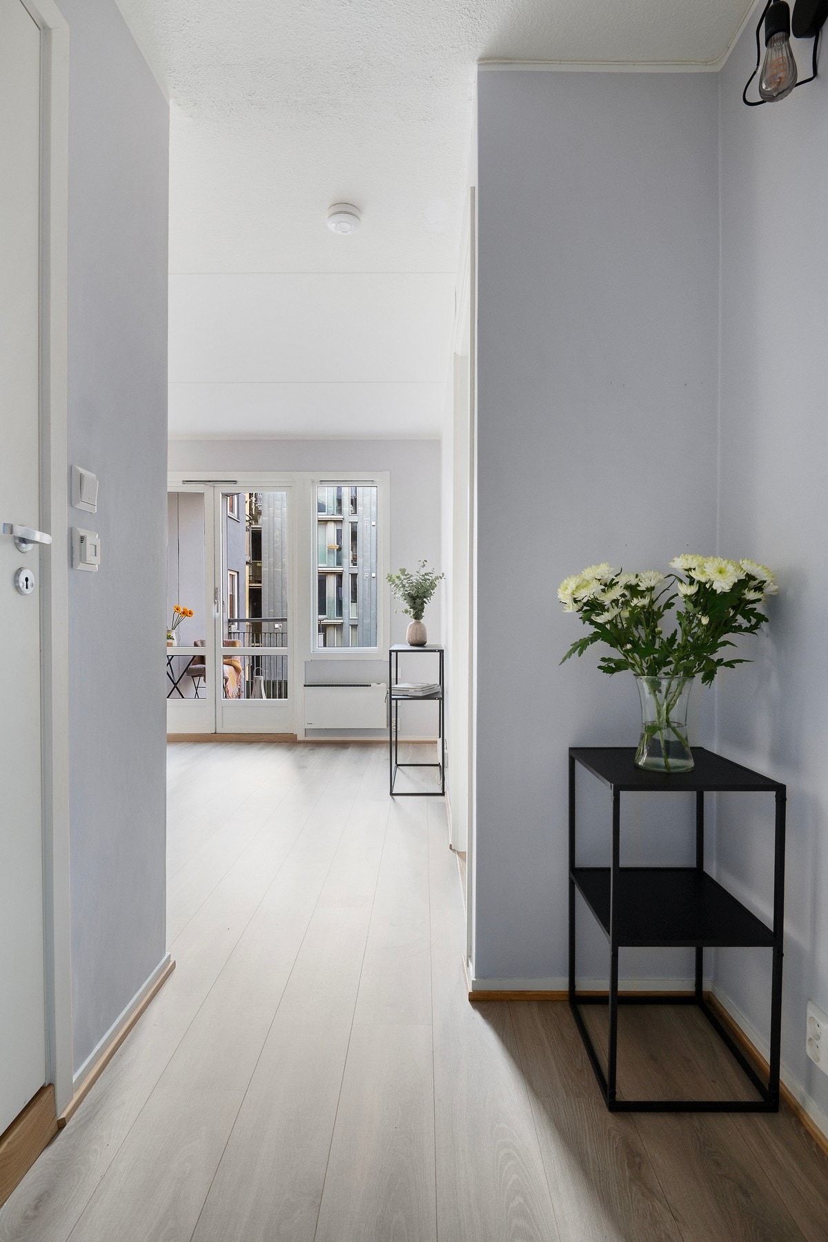 Entrè med plass til å henge fra seg yttertøy og sko Galleribilde