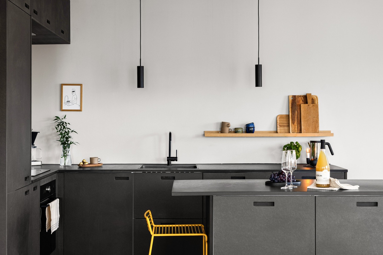 Lekkert kjøkken med benkeplater- og fronter fra &SHUFL, mens skrogene er fra IKEA. Galleribilde