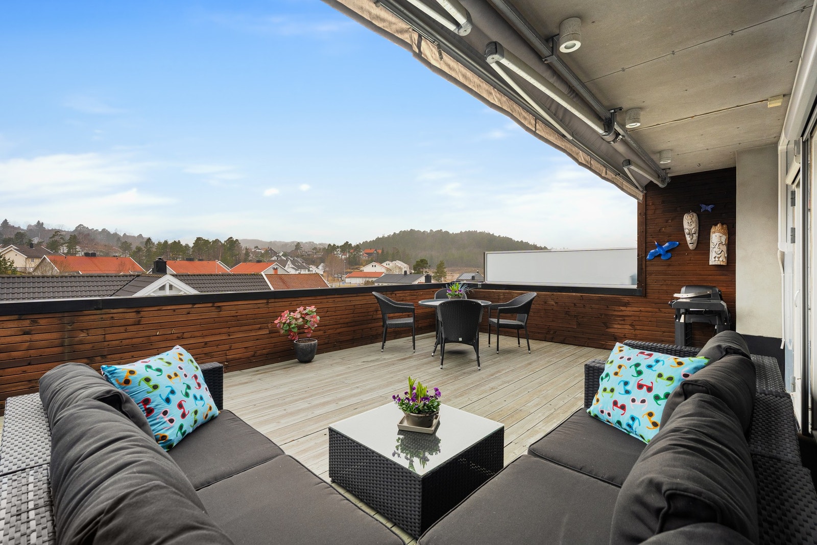 Terrasse ned markise - alle møbler medfølger Galleribilde