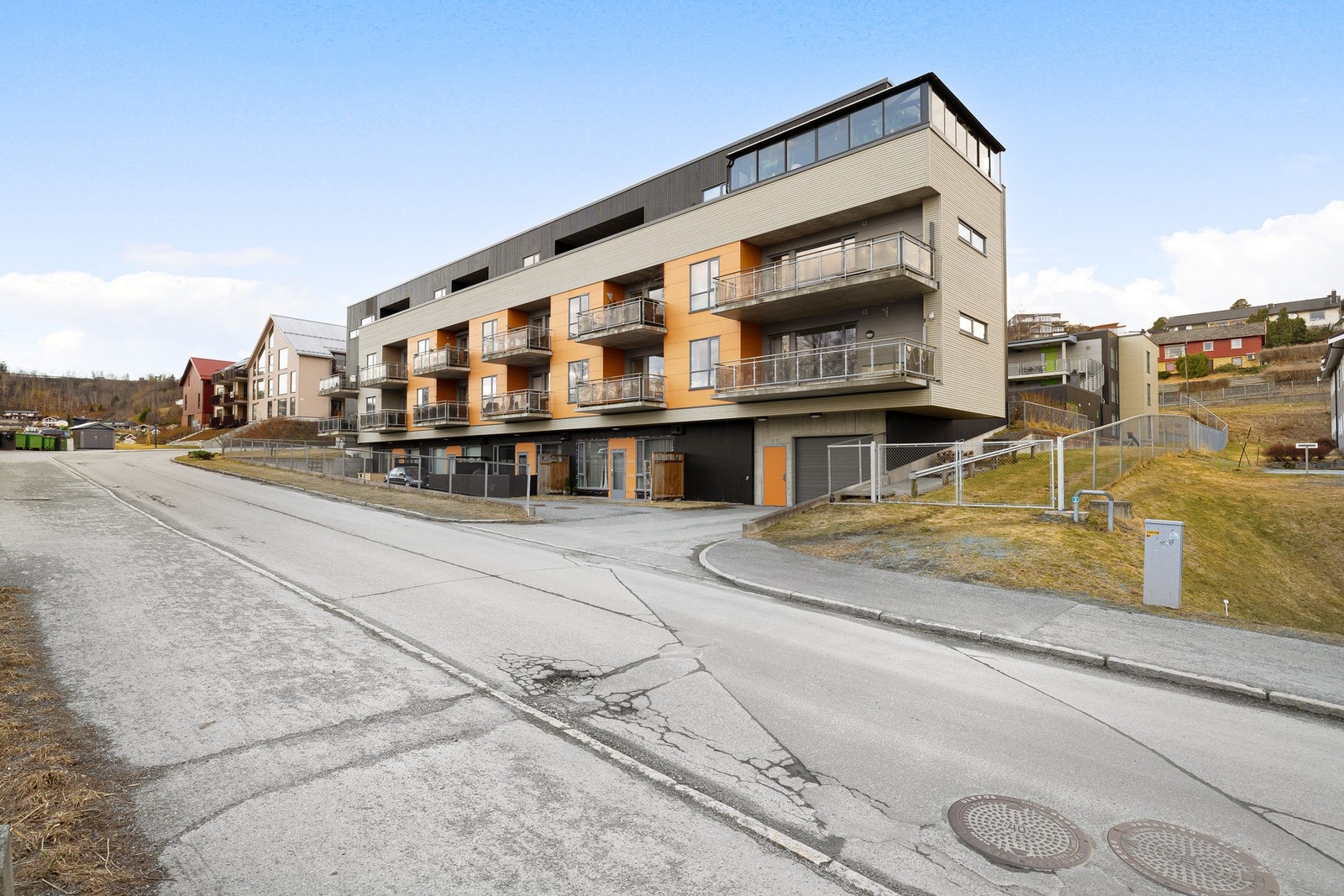 En romslig og praktisk leilighet med god planløsning. Galleribilde