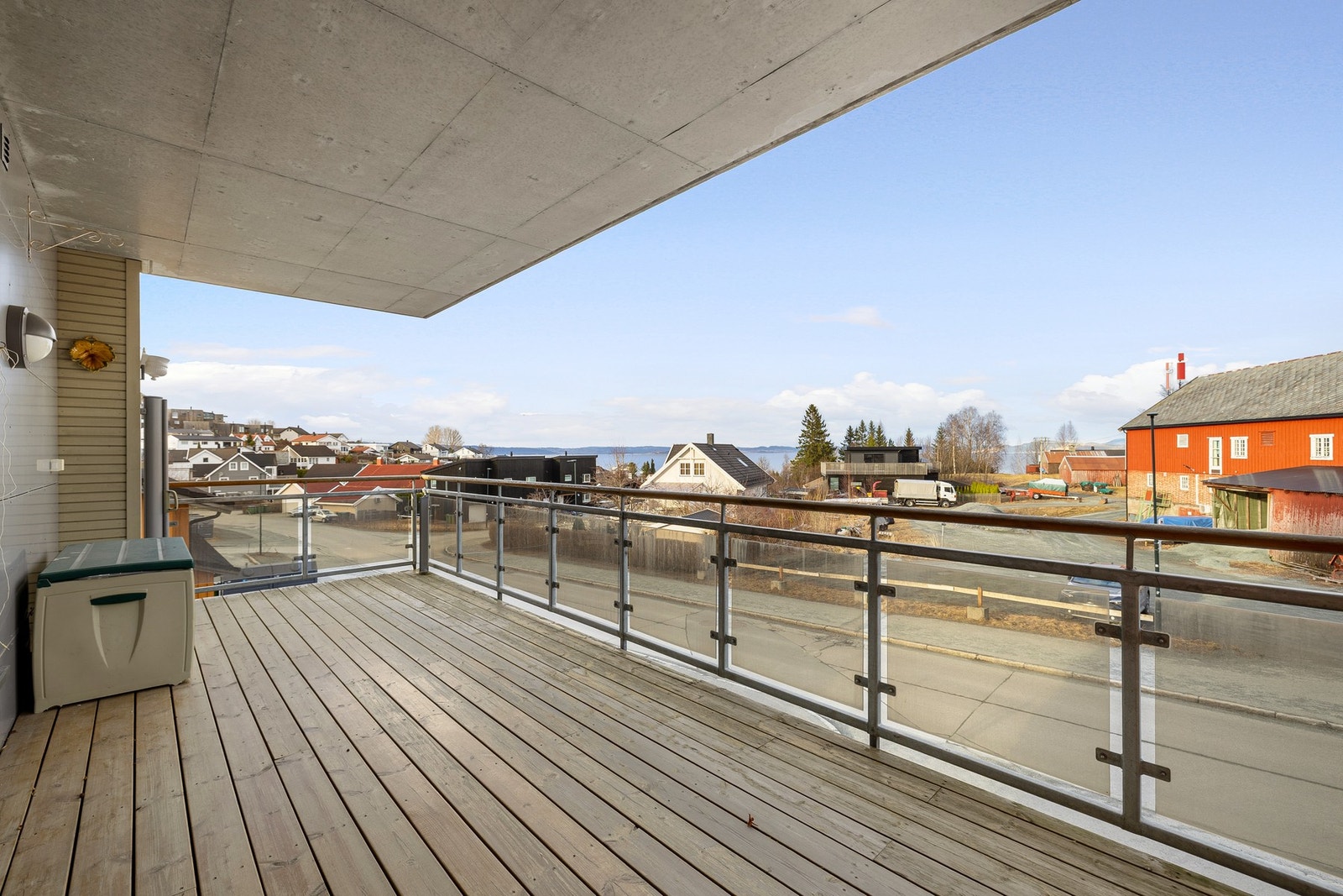 Romslig og flott balkong på 15,9 kvm. Galleribilde