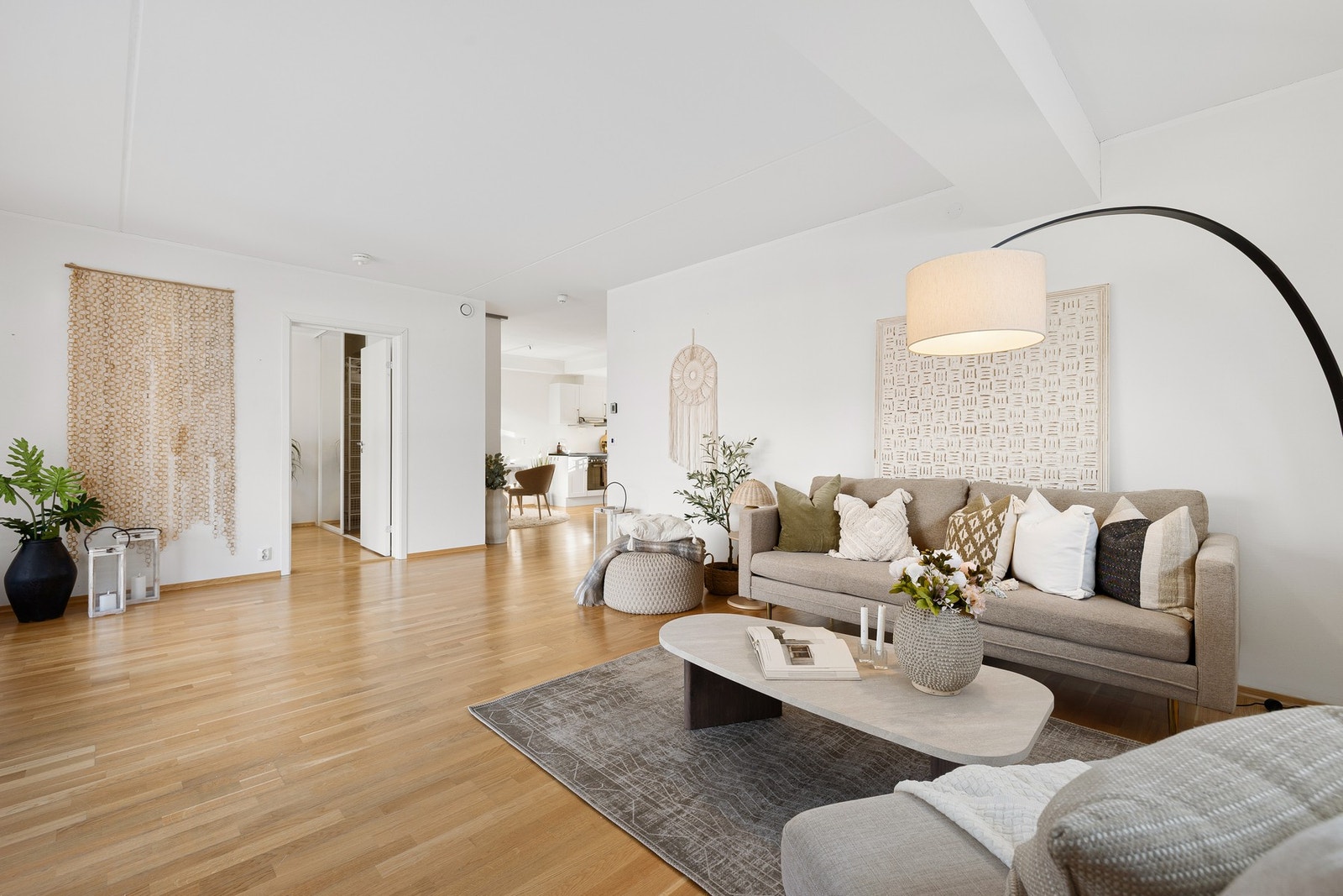 Rommet har en åpen og luftig atmosfære. Galleribilde