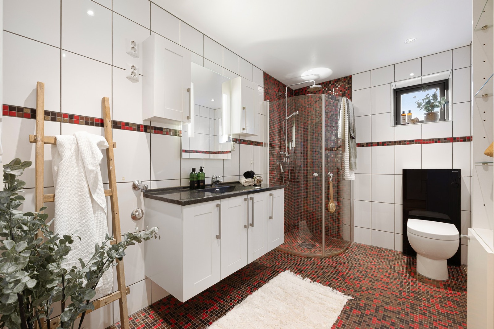 Flislagt bad på 6,3 kvm. Galleribilde