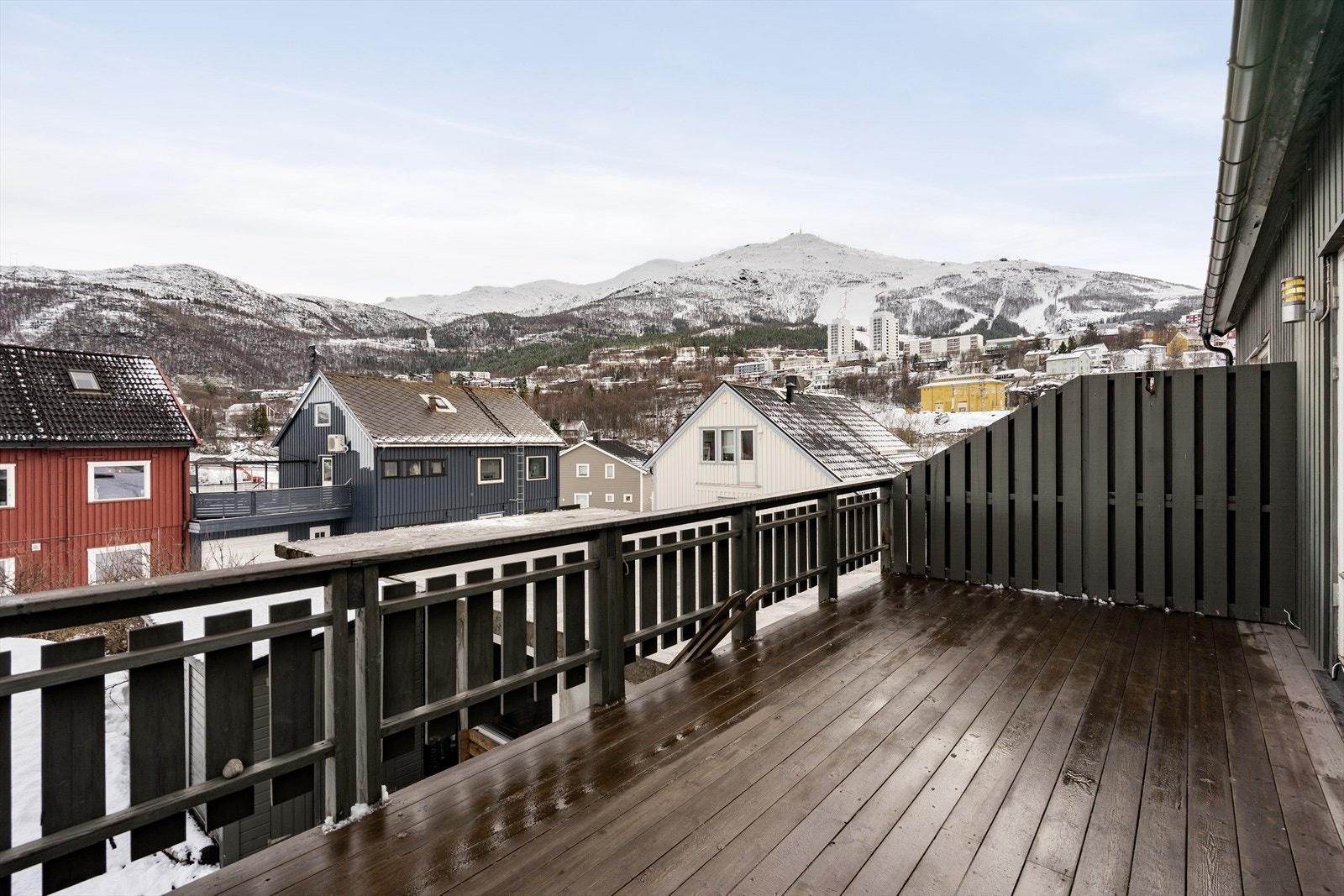 Balkong med utsikt mot flotte fagernesfjellet! Galleribilde