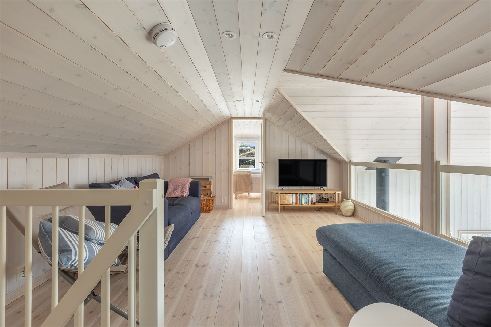 Rom innredet som loftstue Galleribilde