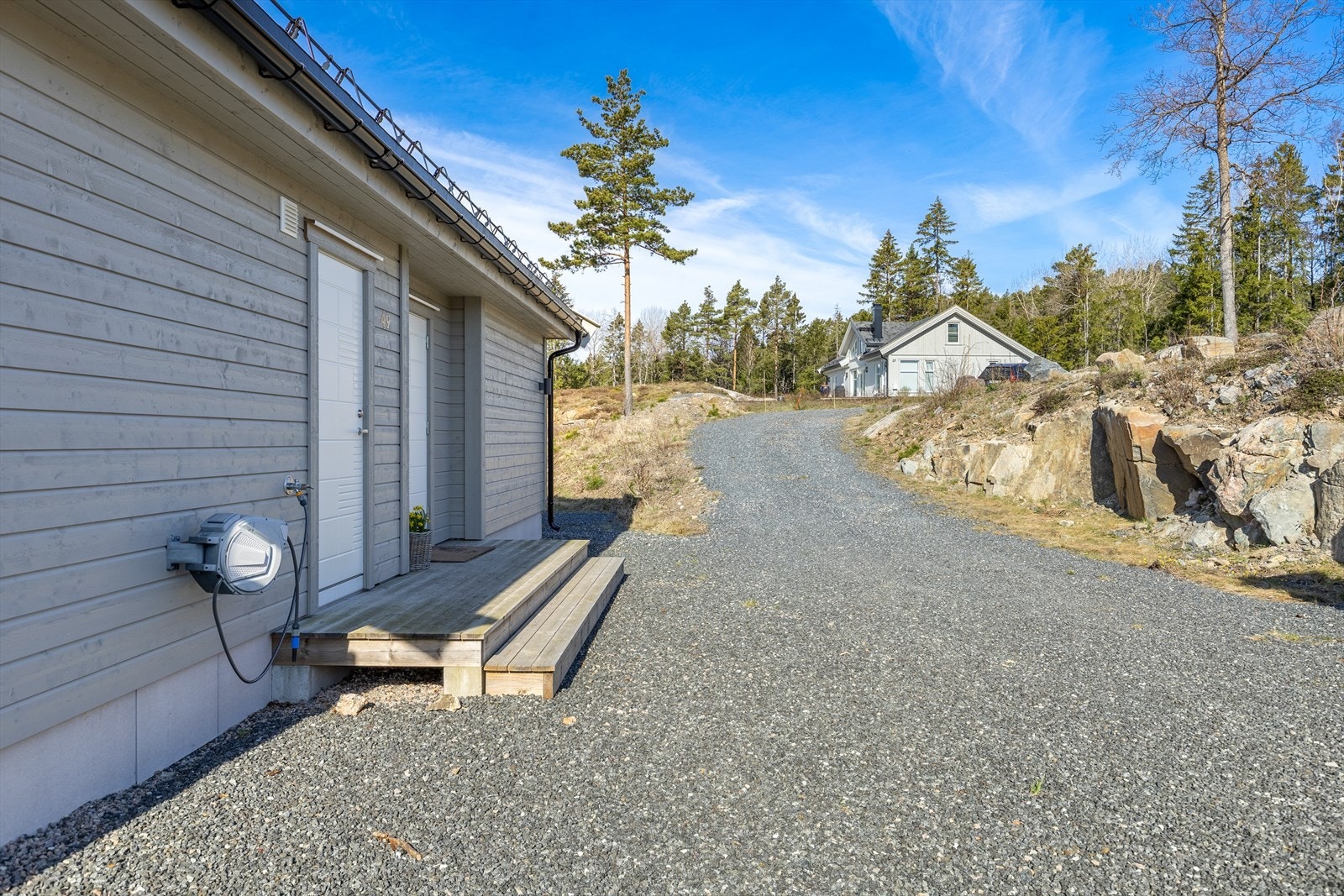 Bilvei helt frem til hytteveggen Galleribilde