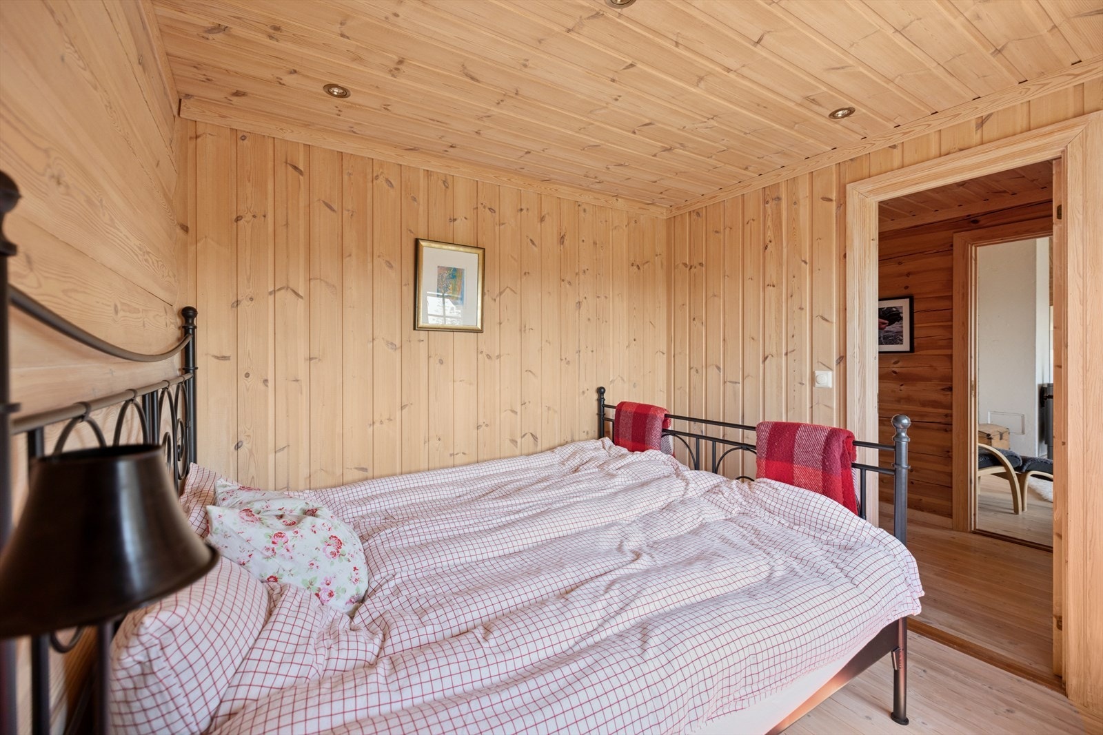 Soverom med plass til dobbeltseng Galleribilde