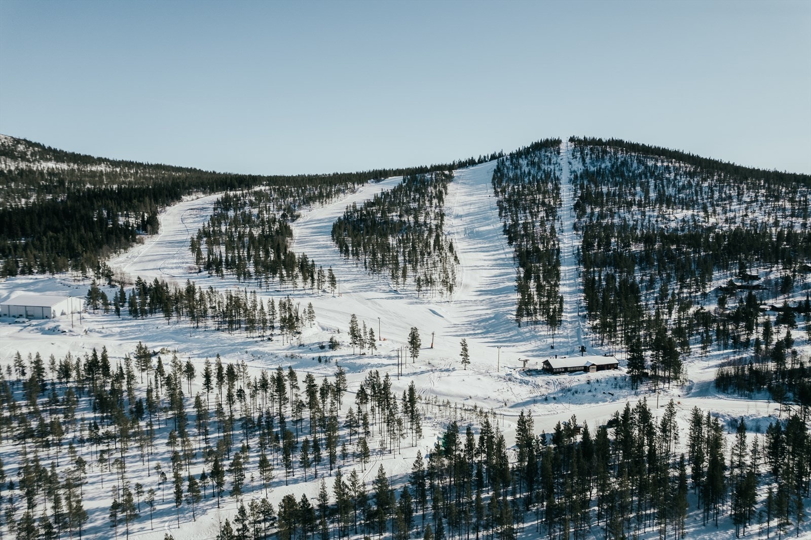 Fra hytta er det kort vei til Renåfjellet alpinanlegg med alle sine fasiliteter Galleribilde