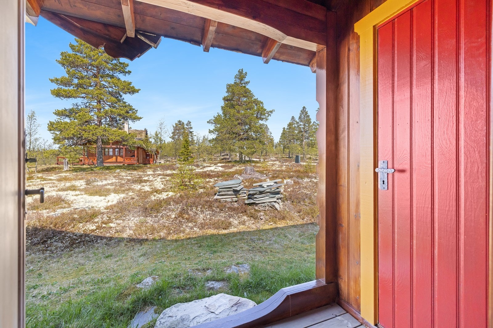 Inntilbygget bod med utvendig adkomst Galleribilde