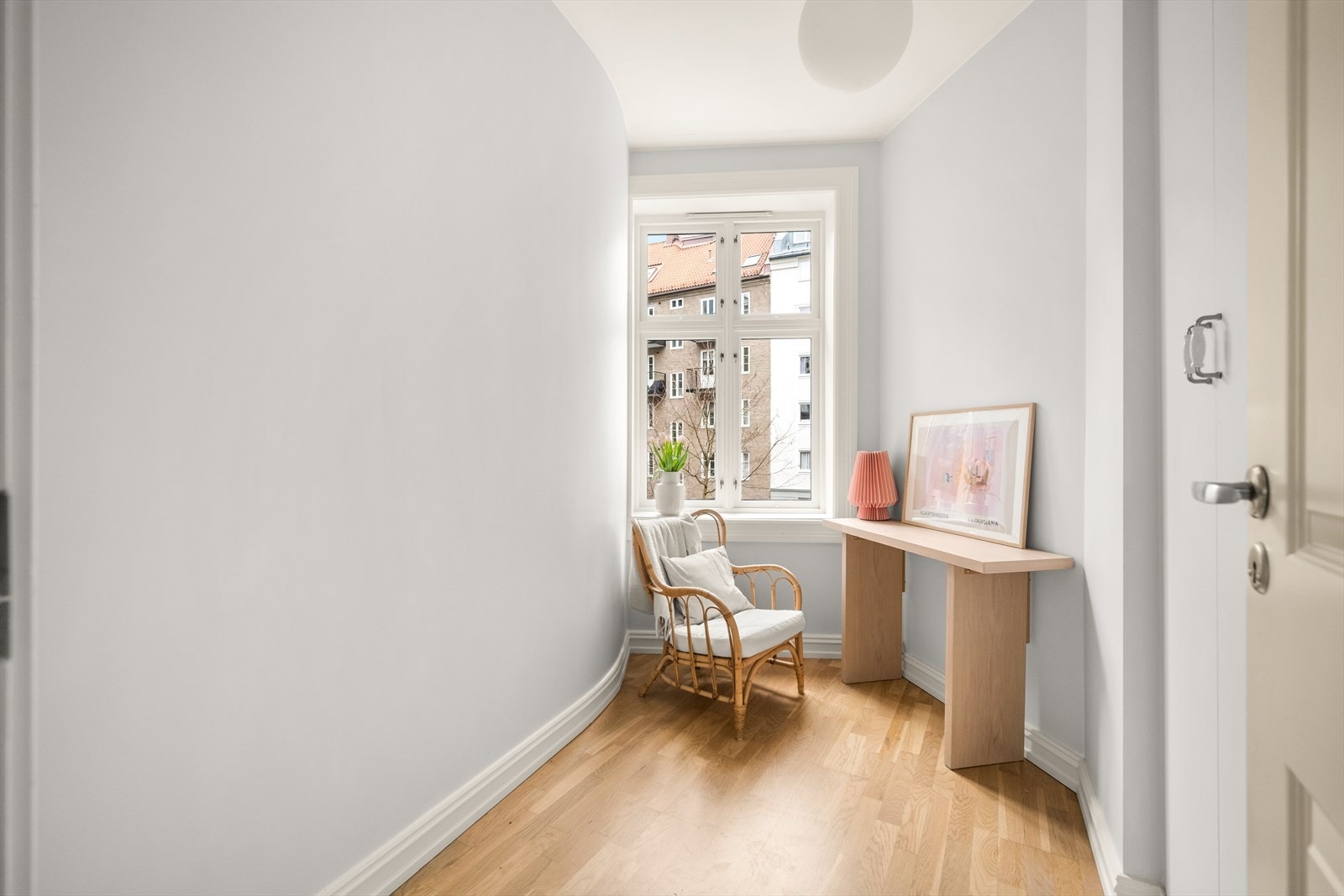 Soverom 2 - innredet som kontor med plass til seng. Galleribilde