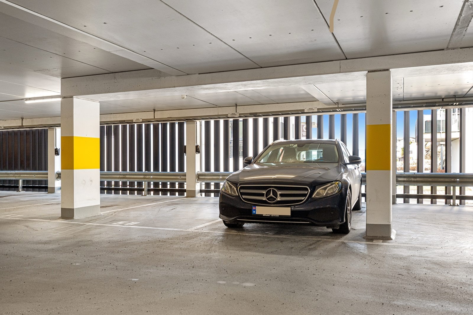 Parkeringsplass i parkeringshus (Skrubben Havn) Galleribilde