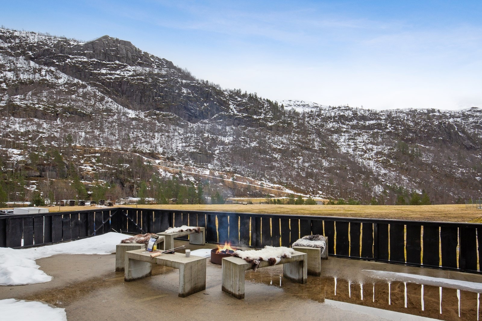 Vinterlandskapet i Lilandsdalen sett fra terrassen. Galleribilde