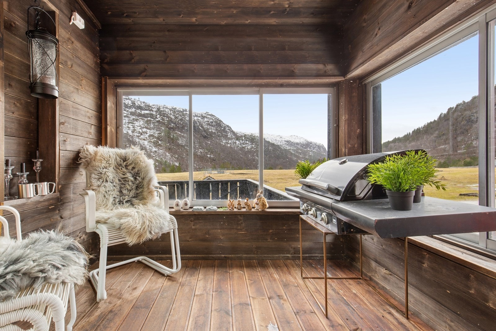 Hagestuen forlenger hytta. Galleribilde