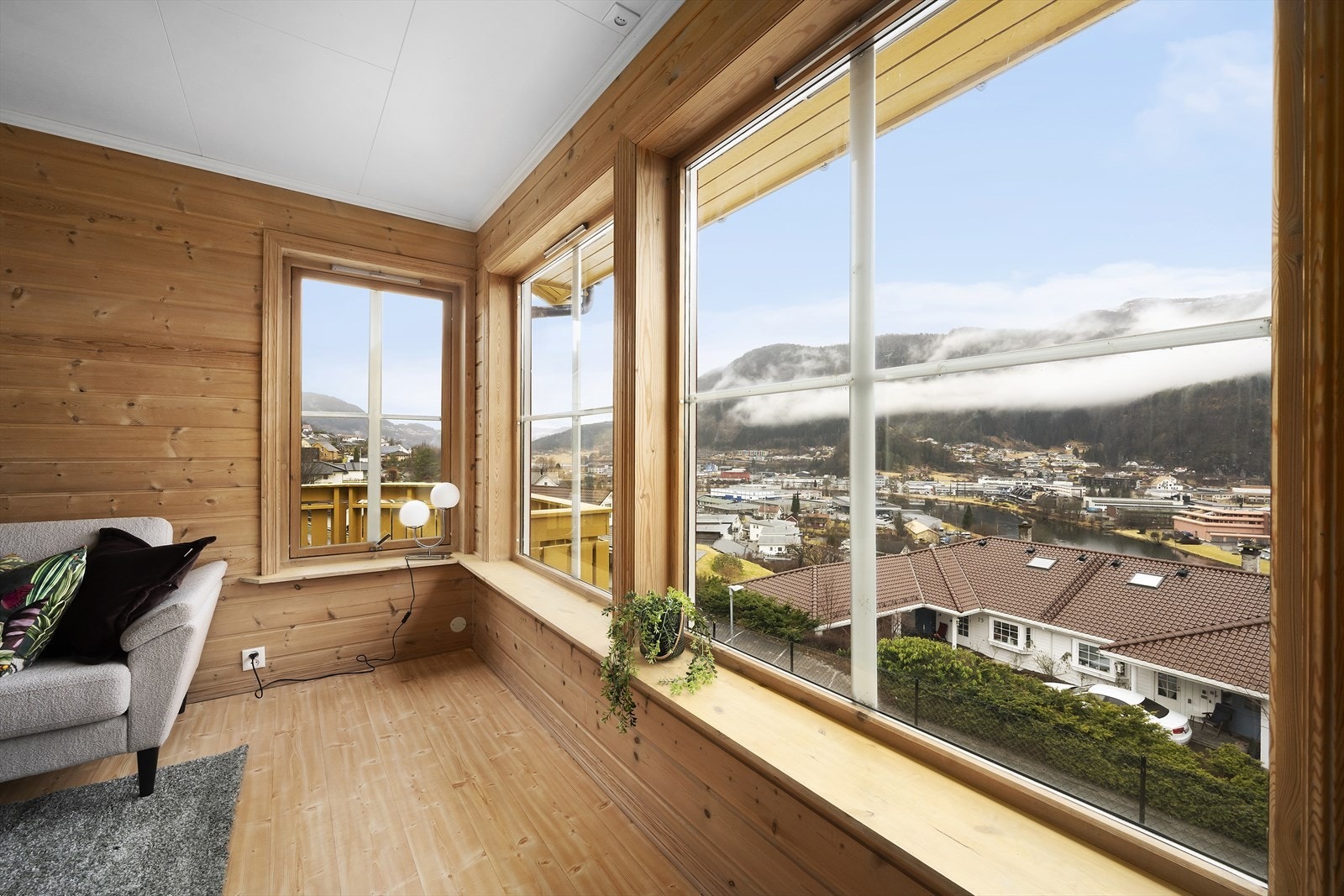 Samt vidare ut mot Førdefjorden Galleribilde