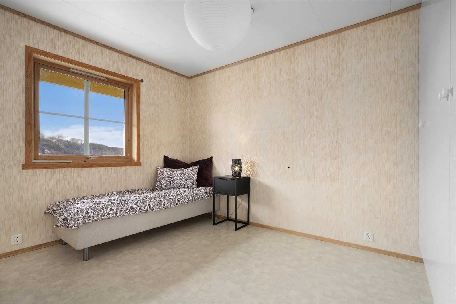 Soverom to i 1. etasje. Samtlige soverom er av god storleik Galleribilde