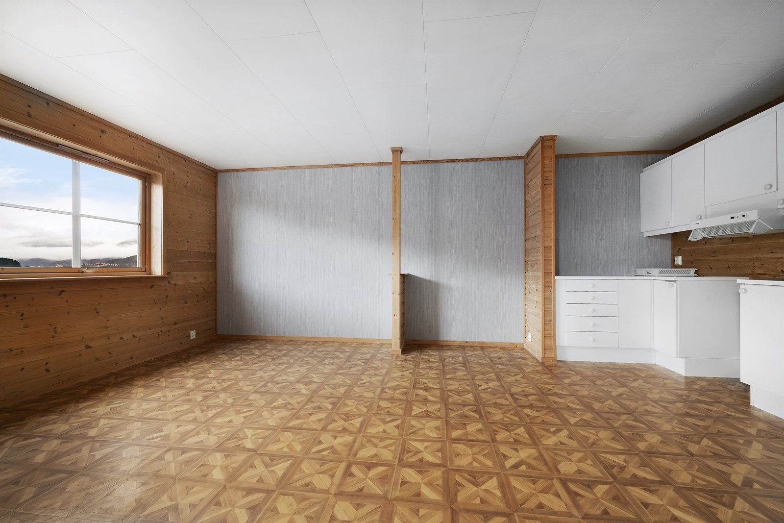 Hybelen har romsleg stove/kjøkken Galleribilde