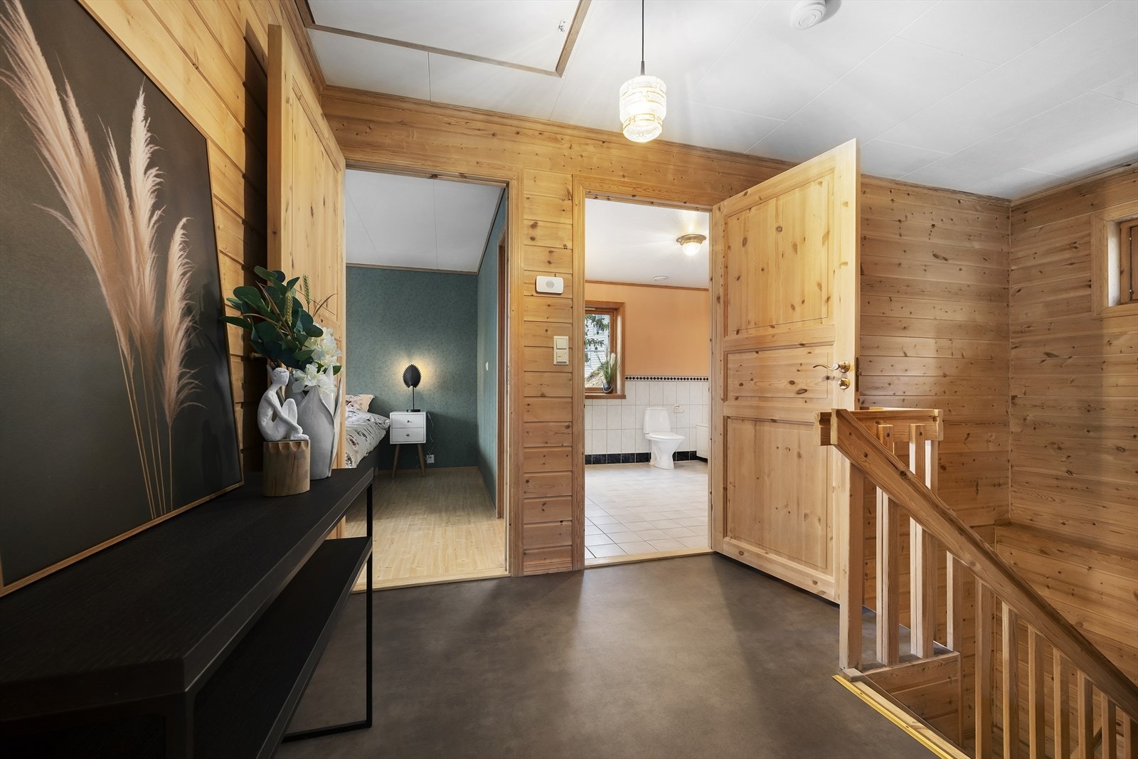 Trapp leiar opp til trapperom i 2. etasje Galleribilde