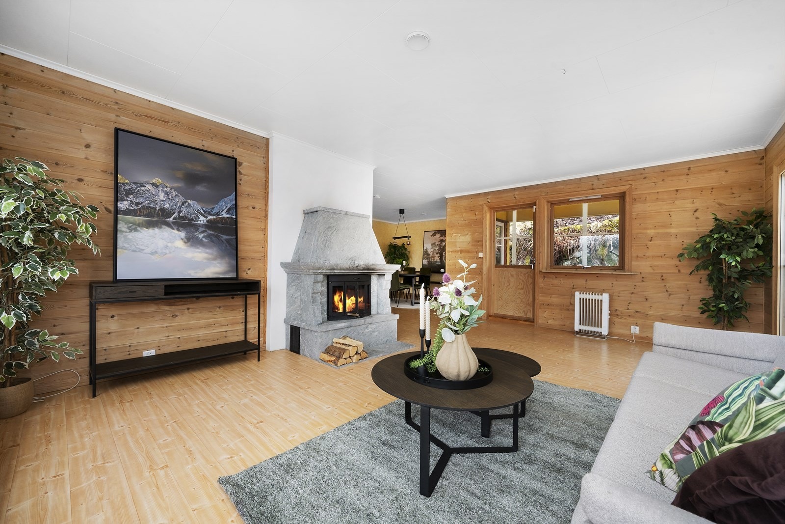 Det er god plass til møblering av fleire sitjegurpper i stova Galleribilde