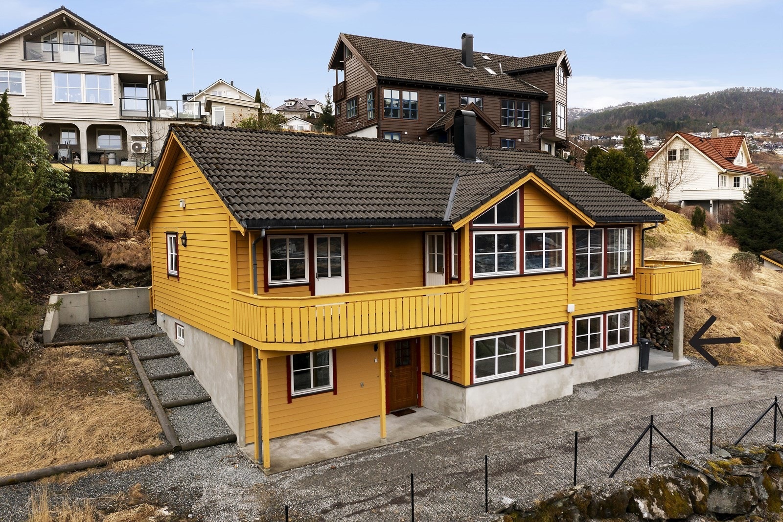 Tilkomst til leilegheita er godt skjerma frå hovudinngangen Galleribilde